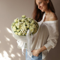 Дуо-букет с кустовыми розами и кустовыми хризантемами САНТИМЕНТЫ