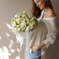 Дуо-букет с кустовыми розами и кустовыми хризантемами САНТИМЕНТЫ