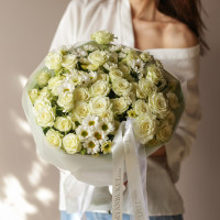 Дуо-букет с кустовыми розами и кустовыми хризантемами САНТИМЕНТЫ