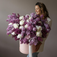 Большой дуо-букет *СИРЕНЬ и ПИОНЫ* в коробке