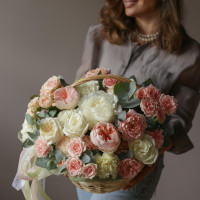 Корзина микс пионовидных роз Джулия