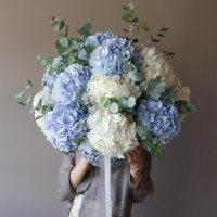 Букет гортензий в вазе ДУО-ГОРТЕНЗИЯ