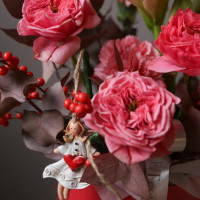 Розы с амариллисом в коробке