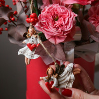 Розы с амариллисом в коробке