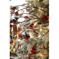 Елка  заснеженная 3-3,3 м с декором в красном оформлении СНЕГИРИ