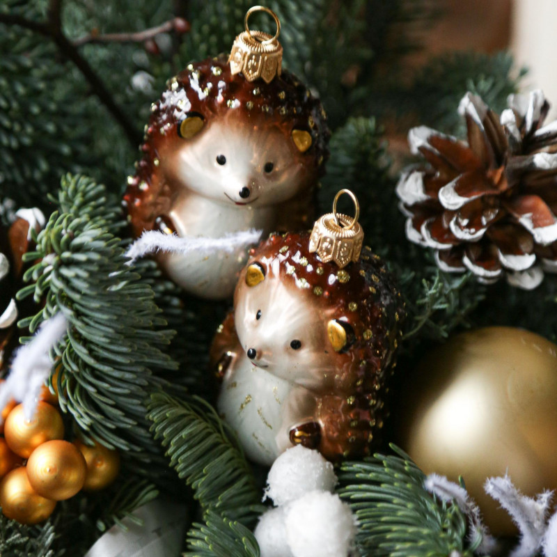 Новогодняя композиция в ящичке ЕЖИКИ с шишками