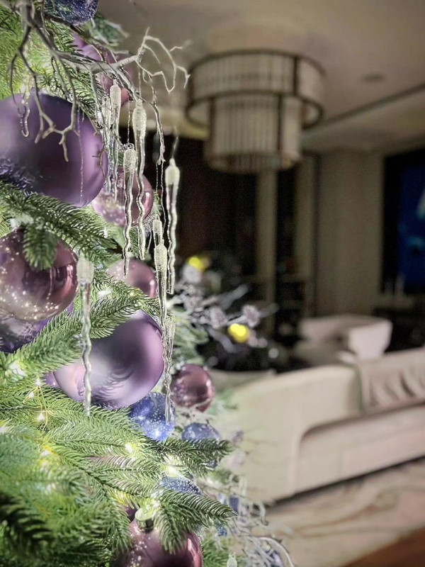 Елка ПРЕМИУМ с сиреневым оформлением