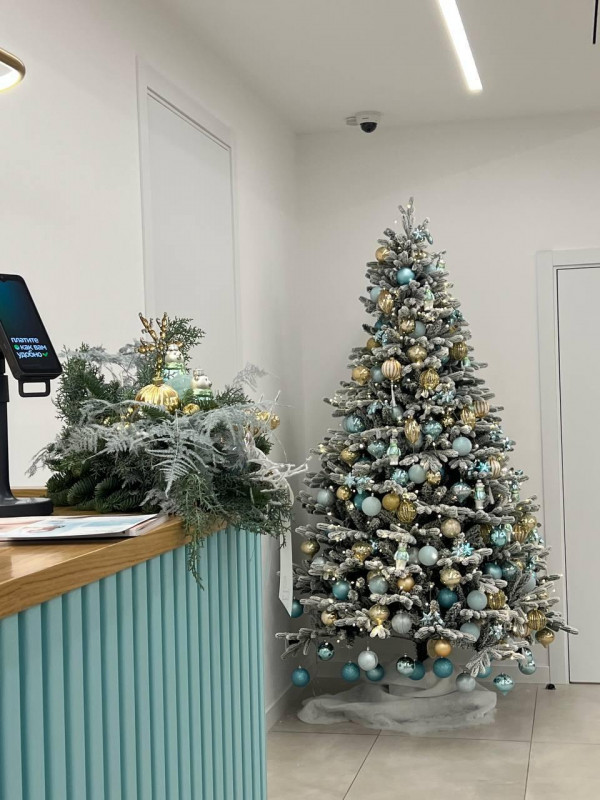 Елка с оформлением ЗОЛОТО и ТИФФАНИ, 210 см