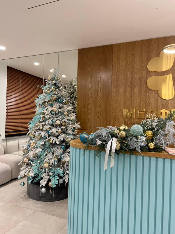 Елка с оформлением ЗОЛОТО и ТИФФАНИ, 210 см