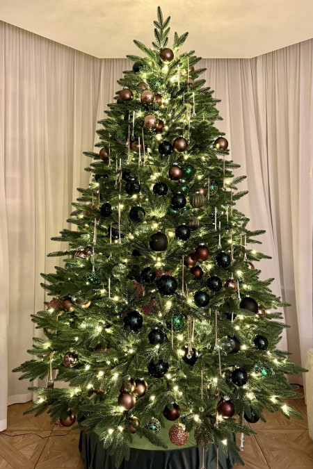 Премиум елка 2.4 м с оформлением РОСКОШЬ МАЛАХИТА 