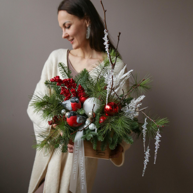 Новогодняя композиция в ящичке с сосульками и снегирями ручной работы