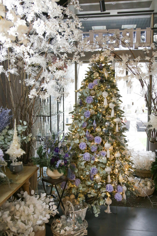 Елка с оформлением ЛАВАНДОВЫЕ ЦВЕТЫ