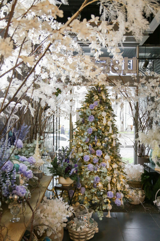 Елка с оформлением ЛАВАНДОВЫЕ ЦВЕТЫ