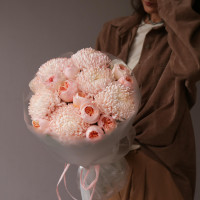 Букет * хризантем и пионовидных роз* ЗЕФИРНЫЙ