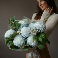 Букет ИНЕЙ, 7 голубых хризантем