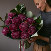 Букет винных хризантем с декоративной зеленью ВИНО ВЕРДЕ