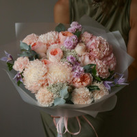 Букет с хризантемами и пионовидными розами ВОСТОРГ