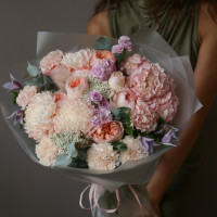 Букет с хризантемами и пионовидными розами ВОСТОРГ