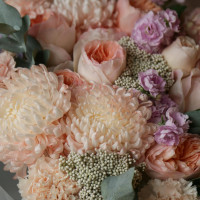 Букет с хризантемами и пионовидными розами ВОСТОРГ