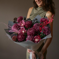 Дуо-букет * хризантем Бигуди и орхидей * Винный Нуар