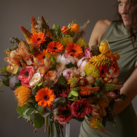 Букет из микса оранжевых цветов AUTUMN VIBE