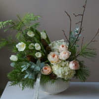 Авторский * зимний букет 2-в-1 в керамическом кашпо с цветами и хвоей *