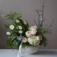 Авторский * зимний букет 2-в-1 в керамическом кашпо с цветами и хвоей *