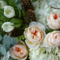 Авторский * зимний букет 2-в-1 в керамическом кашпо с цветами и хвоей *