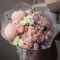 Букет нежный микс с розовыми хризантемами