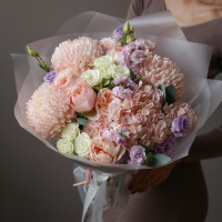 Букет нежный микс с розовыми хризантемами