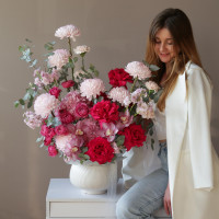 Авторский букет 2в1 в вазоне-кашпо с французскими розами Пинк