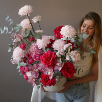 Авторский букет 2в1 в вазоне-кашпо с французскими розами Пинк