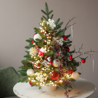 Елка эксклюзивная, СНЕГИРИ, с огнями, авторский декор, ручная работа - 50 см