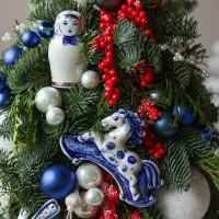 Елочка настольная из живой ели «Русская Гжель», ручная работа, 55 см