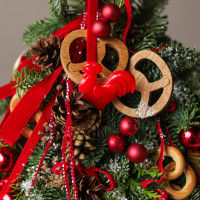 Елка настольная из натуральной ели «Русская с петушком», ручная работа, 55 см