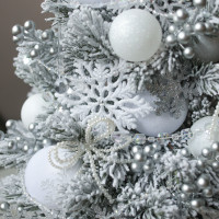 Елка заснеженная, БЕЛО-СЕРЕБРЯНАЯ, авторский декор, ручная работа, 70 см
