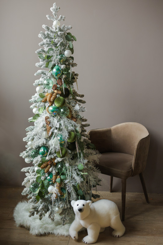 Узкая элегантная елка из искусственной заснеженной хвои 1.6 м