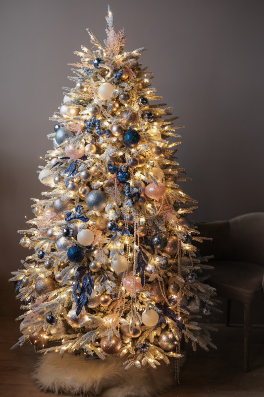 Шикарная заснеженная ель 1,8 м с декором, огнями и игрушками "Гжель"