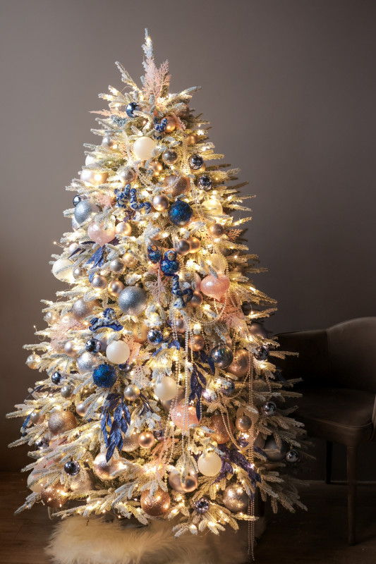 Шикарная заснеженная ель 1,8 м с декором, огнями и игрушками "Гжель"