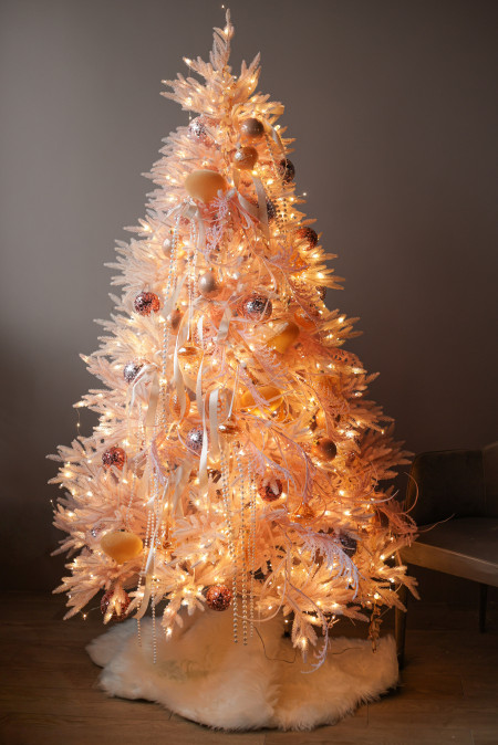 Сверкающая нежная розовая ель 2.1 м с розово-персиковым декором