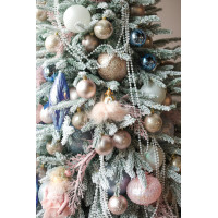 Шикарная заснеженная ель 1,8  с розово-голубым декором и огнями