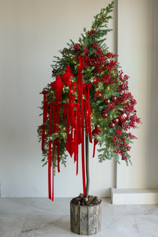 Елка авторская АРТ с красным дуо-оформлением, 230 см