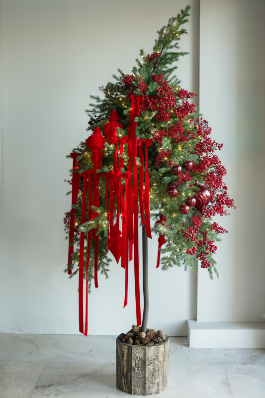 Елка авторская АРТ с красным дуо-оформлением, 230 см