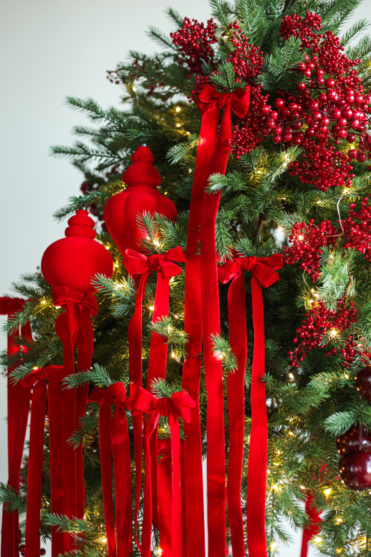 Елка авторская АРТ с красным дуо-оформлением, 230 см