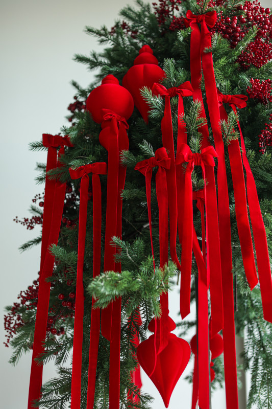 Елка авторская АРТ с красным дуо-оформлением, 230 см