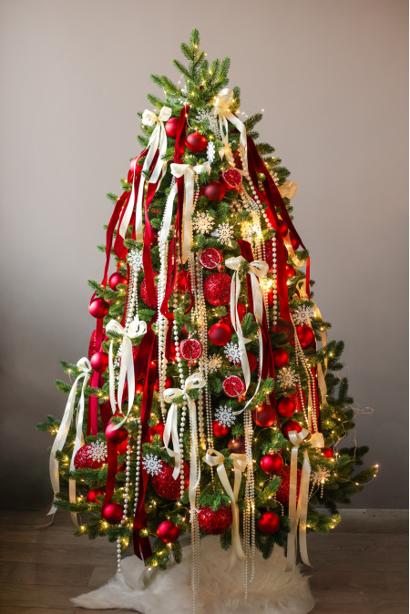 Пушистая литая елочка с гранатами и лентами, 210 см