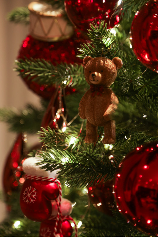 Литая премиальная елка 240 см с красно-золотым декором