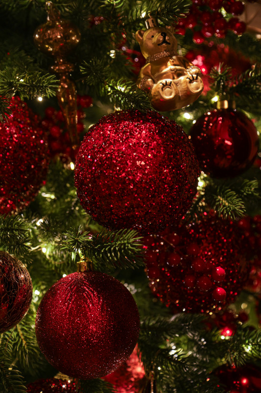 Литая премиальная елка 240 см с красно-золотым декором