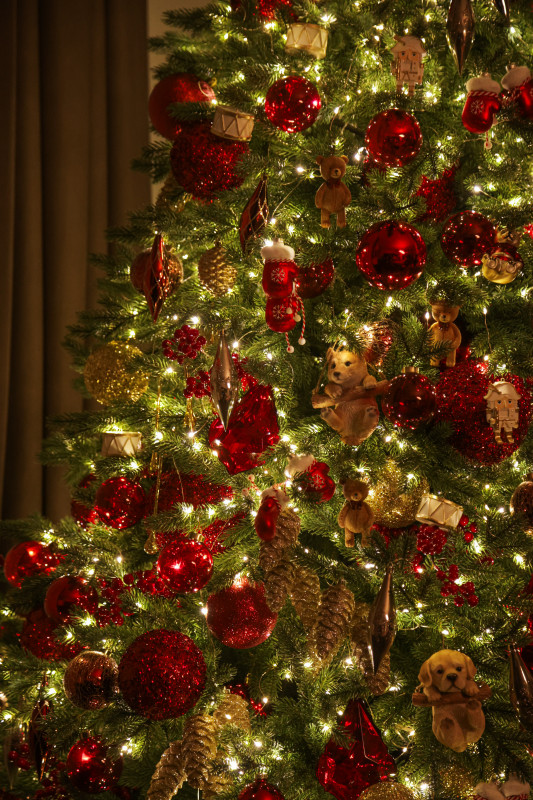 Литая премиальная елка 240 см с красно-золотым декором