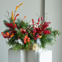 Композиция с красно-оранжевым декором и лошадкой